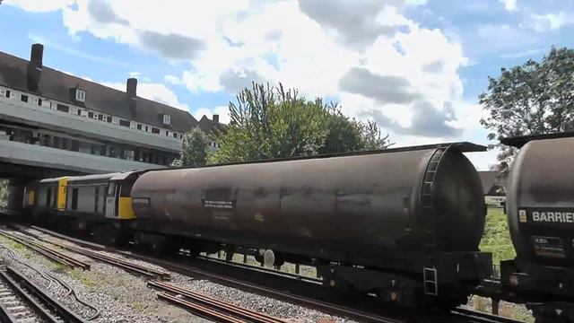 Class 20 pass Preston Road on London Underground смотреть онлайн