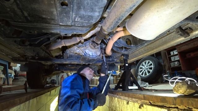 Замена выпускных коллекторов на Toyota Land Cruiser 100 с двигателем 2UZ-FE Часть 3... ? смотреть онлайн
