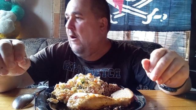 Обжор - жареные окорочка, салат оливье, гречка смотреть онлайн