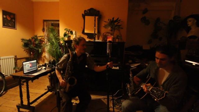 What A Little Moonlight Can Do -Ewan Bleach and John Kelly смотреть онлайн