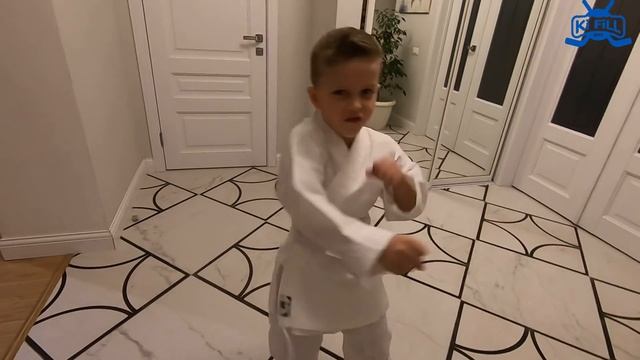 SUPER битва супергероев ГУДЖИТСУ VS монстров Goo Jit Zu // KiFill boys смотреть онлайн