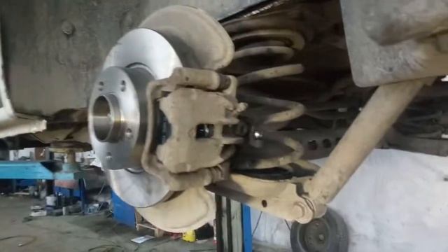 Лопнул задний тормозной диск OPEL VIVARO, замена... смотреть онлайн