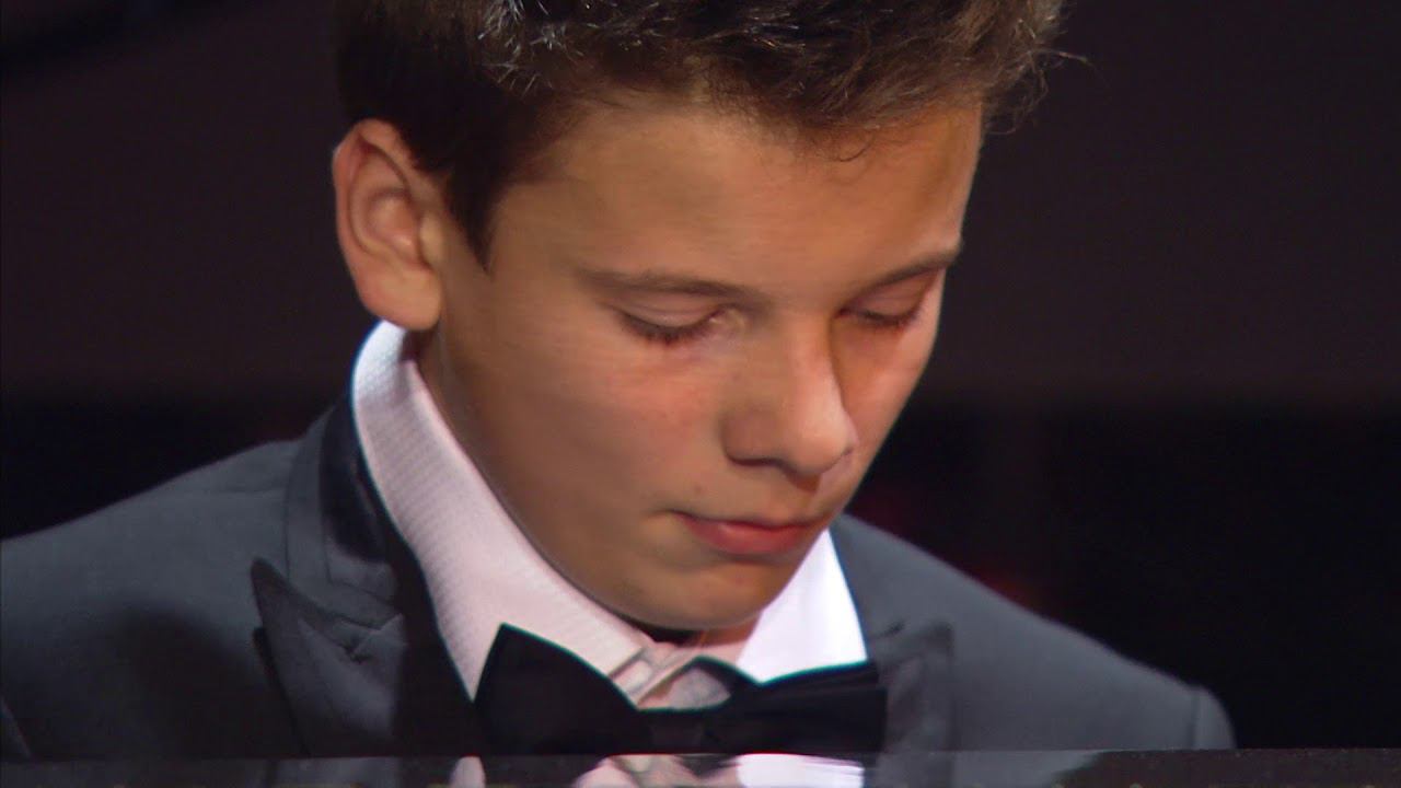 Арсений Шульгин - "Ария Фигаро" (Валерия @ Crocus City Hall, "По серпантину", 2013) смотреть онлайн