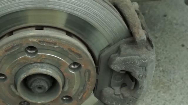 шкода октавия тур 2006,замена передних колодок