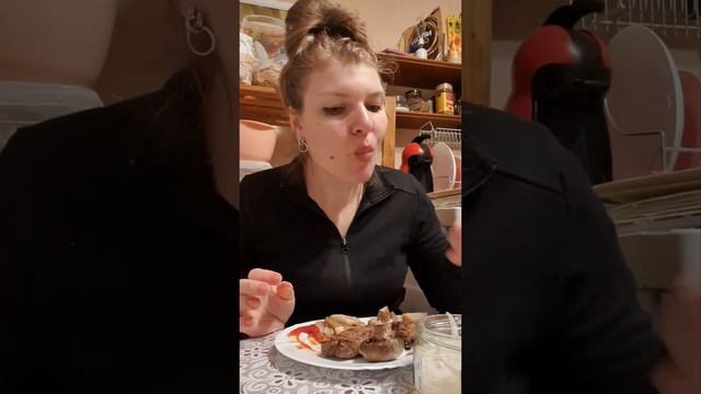 Мукбанг. Шашлык, грибы😋 смотреть онлайн