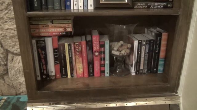 Bookshelf Tour смотреть онлайн