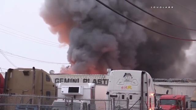 Explosion "Caught on Camera" Three Alarm Chemical Fire / Maywood RAW FOOTAGE смотреть онлайн