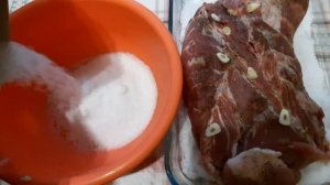 Запекаем мясо в соли, в духовке