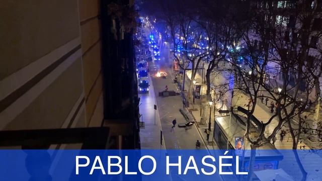 Беспорядки на Рамбле в центре Барселоны. Вид с балкона. 19 февраля 2021. смотреть онлайн