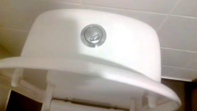 Как остановить утечку воды в унитазе. смотреть онлайн