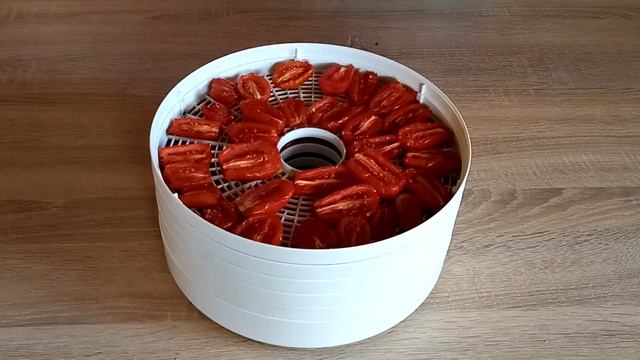 Вяленые помидоры в овощесушилке. Вы сможете за копейки приготовить этот дорогущий деликатес! смотреть онлайн