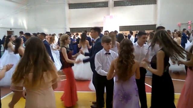 Бал 9-11 класів Школа №6 м.Вінниця "Віденський вальс" смотреть онлайн