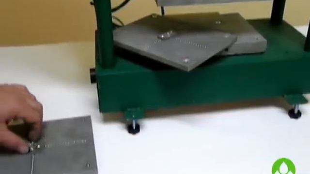 Тиснение на прессе с помощью клише | Купить 8 800 555 78 14 | смотреть онлайн