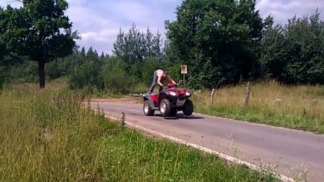 Как ездить на квадроцикле на заднем колесе. Часть 2 смотреть онлайн