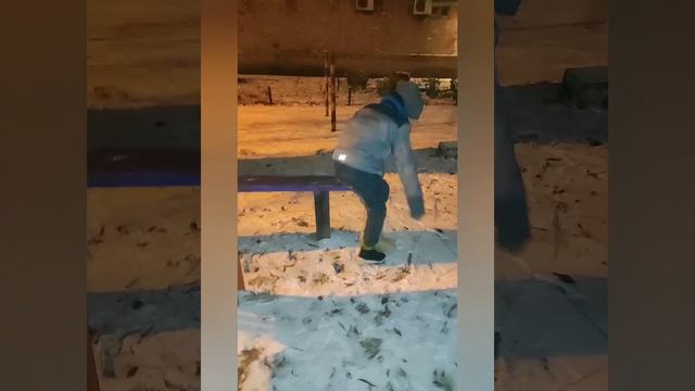 Артур & Тімур Сніг Артур і гіпс смотреть онлайн
