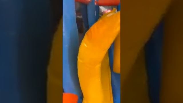 Надувной батут "Кевин и Боб" для бизнеса, размер 7х5х5 метров смотреть онлайн
