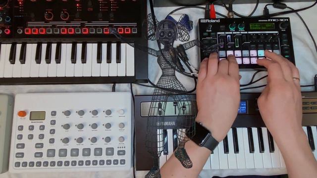 DJ TideWave "Can you feel it" House - Yamaha Reface DX, Roland MC-101 & Roland JD-Xi DAWless jam смотреть онлайн