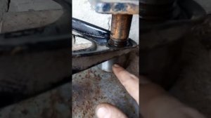 выпресовка шаровой опоры из рычага подручными средствами