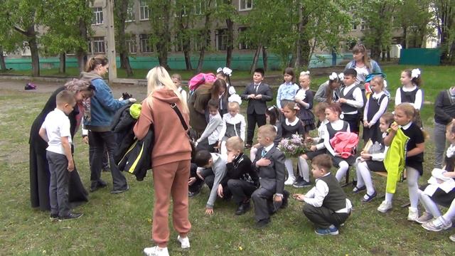 1А класс готовится к общей фотографии Общая фотография в Ч- 2 смотреть онлайн