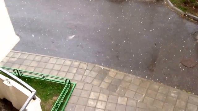 Москва 7 мая снег идет хлопьями вот это погода! смотреть онлайн