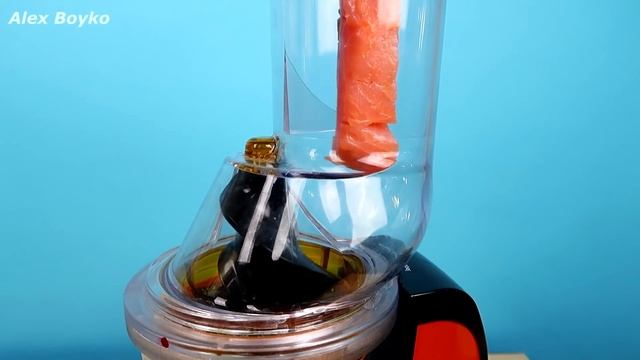 Что если выжать сок из Красной рыбы? Получится или нет? Бедная соковыжималка! alex boyko смотреть онлайн