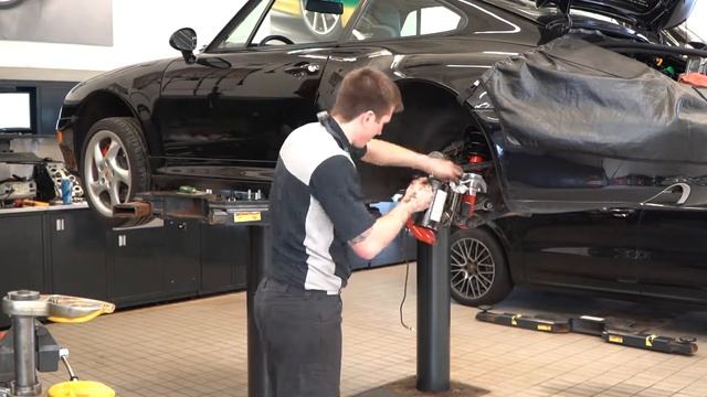 Restoration Challenge 2022: 1996 993 Turbo Recap Video смотреть онлайн