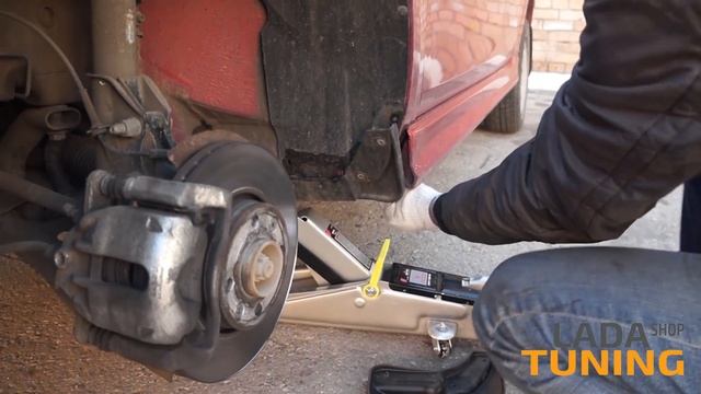 Установка увеличенных передних брызговиков на Весту. смотреть онлайн