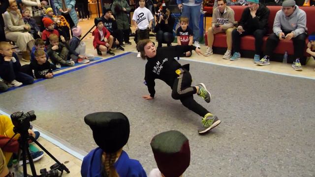 отбор 7-10 bboy Лигай vs Панфилов vs Сойфер vs Styleboy - брейкданс чемпионат г.Одинцово смотреть онлайн