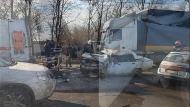 Три жизни закончились под колесами фуры в Таганроге смотреть онлайн