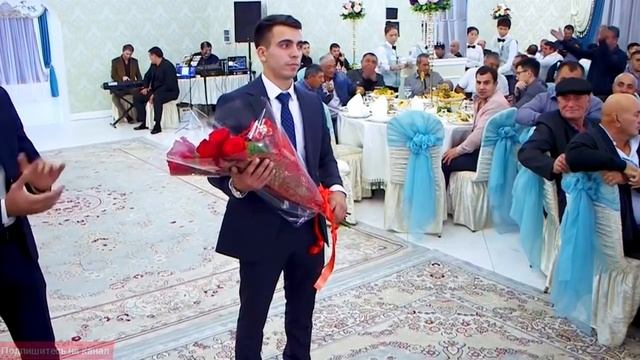 Перед свадьбой жених сделал ШОКИРУЮЩИЙ подарок невесте, который растрогал её смотреть онлайн