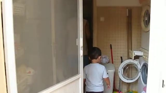 2011 08 Ноам убирает двор смотреть онлайн