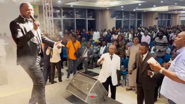 FRERE YANNICK NTUMBA ET GRACE LOKWA GRATITUDE LIVE смотреть онлайн