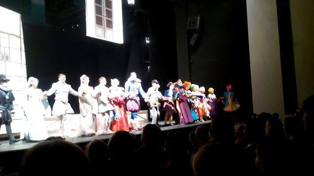 Поклон артистов на спектакле "Сон в летнюю ночь" смотреть онлайн