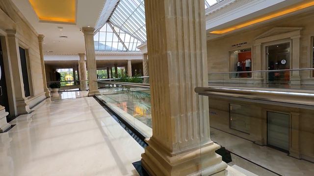 Moscow. Crocus-City Mall. Shopping for rich people in June 2022 смотреть онлайн