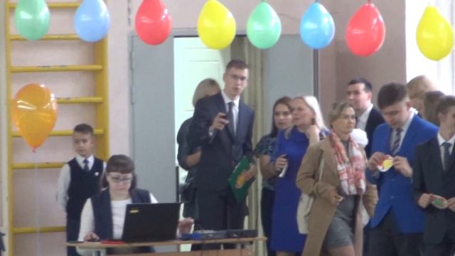 Начало линейки. Гимназия №2 смотреть онлайн