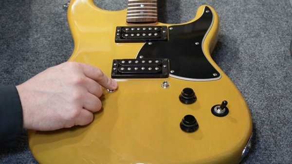 2005 Fender USA Stratosonic (Strat-O-Sonic) HH & Fender Tech Tonic Bridge: Brief Repair and Overvie