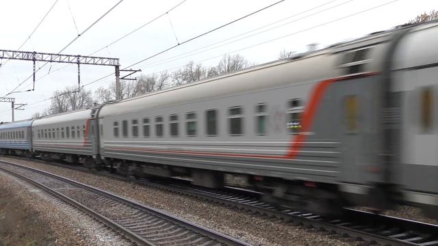 Электровоз ЭП1М-533 с пассажирским поездом