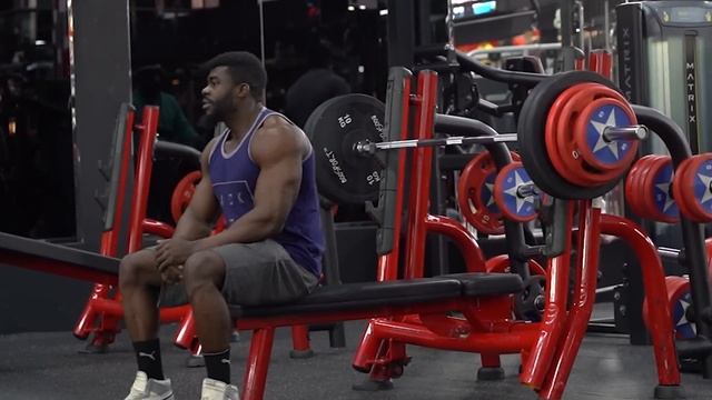 Мастер Спорта притворяется ТРЕНЕРОМ НОВИЧКОМ #13 | ПРАНК В ЗАЛЕ смотреть онлайн