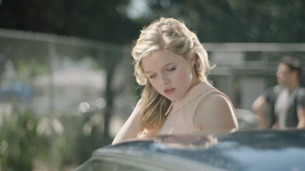 Goldroom ♫ Embrace (feat. George Maple) смотреть онлайн