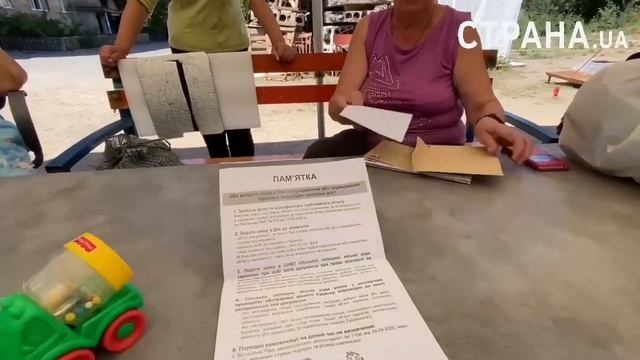 Семья в Киевской области до сих пор живет на развалинах своего дома смотреть онлайн