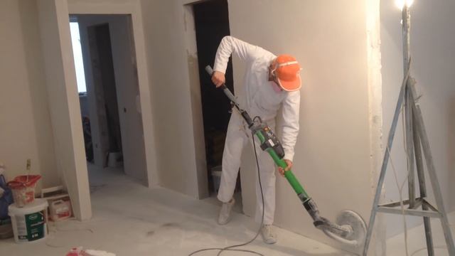 Как держать шлифмашину при шлифовке стен (низа) смотреть онлайн