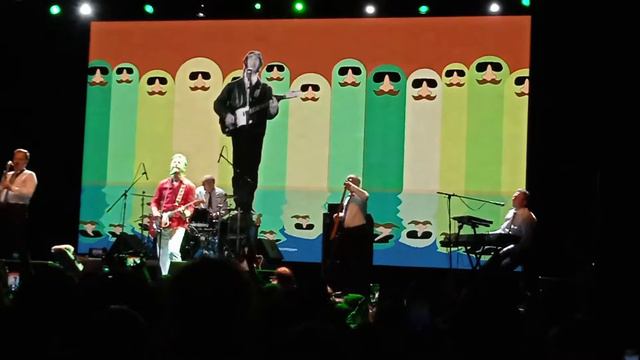 Валерий Сюткин - Любите, девушки, простых романтиков смотреть онлайн