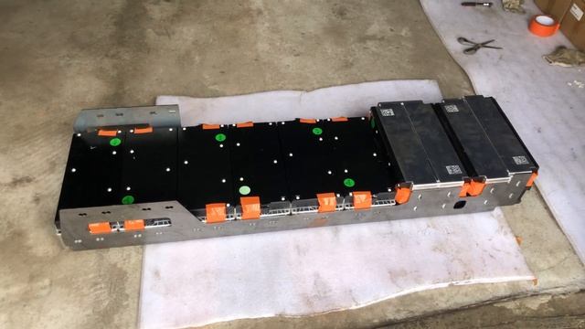 Nissan Leaf. Сборка 62квтч смотреть онлайн