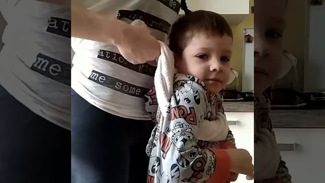 Как научить ребенка ходить без ходунков и не напрягая спину смотреть онлайн
