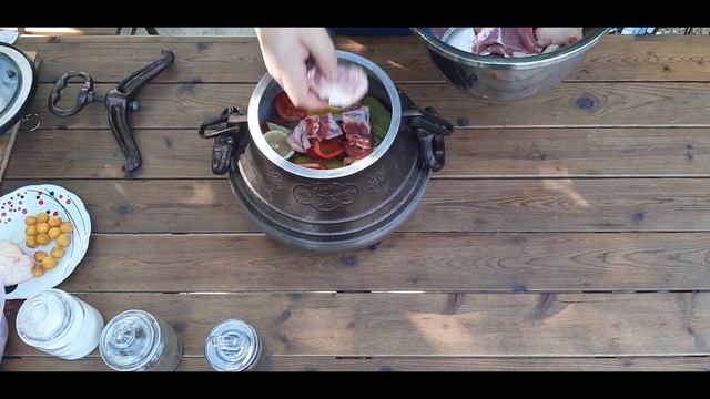 ПОЕХАЛИ НА ПИКНИК И ПРИГОТОВИЛИ СУПЕР ВКУСНУЮ ГРУЗИНСКУЮ ХАШЛАМУ ИЗ БАРАНИНЫ В АФГАНСКОМ КАЗАНЕ. смотреть онлайн