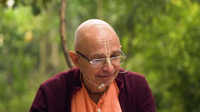 Вастра-харана-лила – похищение одежд гопи (часть 2). Кришна крадёт одежды. Предание гопи. смотреть онлайн