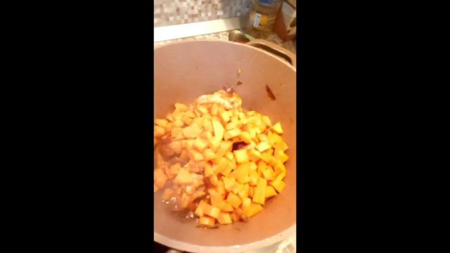 Винегрет / Спагетти / Десерт со сливками / Лепёшки