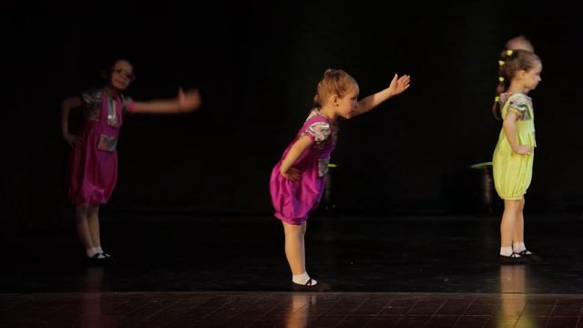 Танец "Отряд карандашей" смотреть онлайн