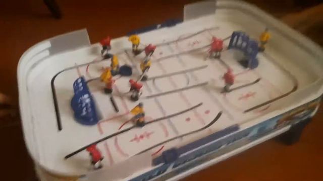 Игроки настольного хоккея смотреть онлайн