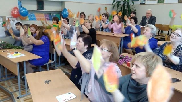 Листья жёлтые над городом кружатся смотреть онлайн